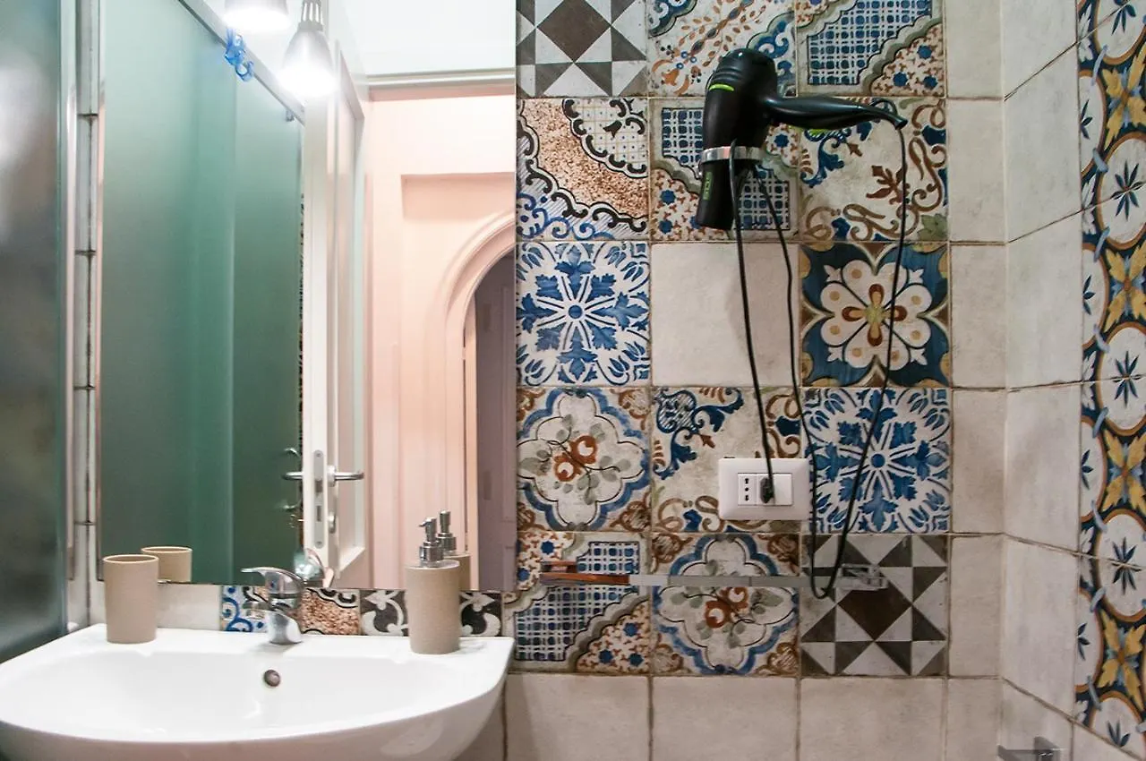 Bed & Breakfast La Terrazza Ai Miracoli Bed and Breakfast Napoli Italien