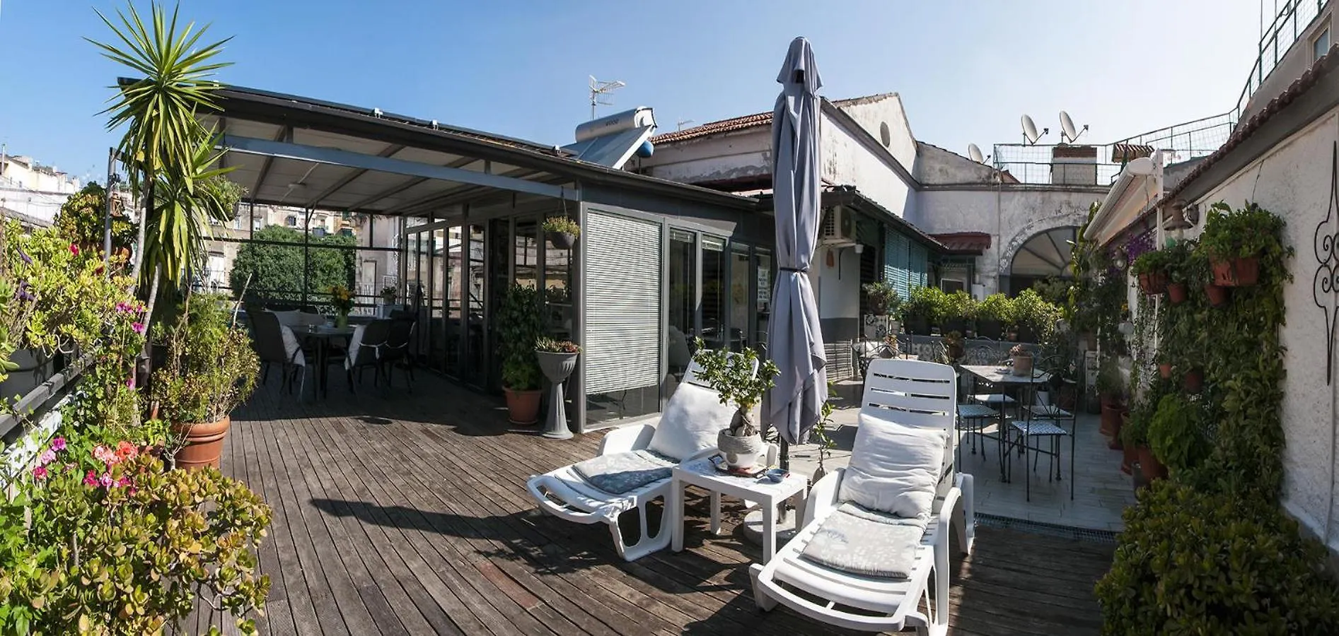 La Terrazza Ai Miracoli Bed & Breakfast Naples Italy