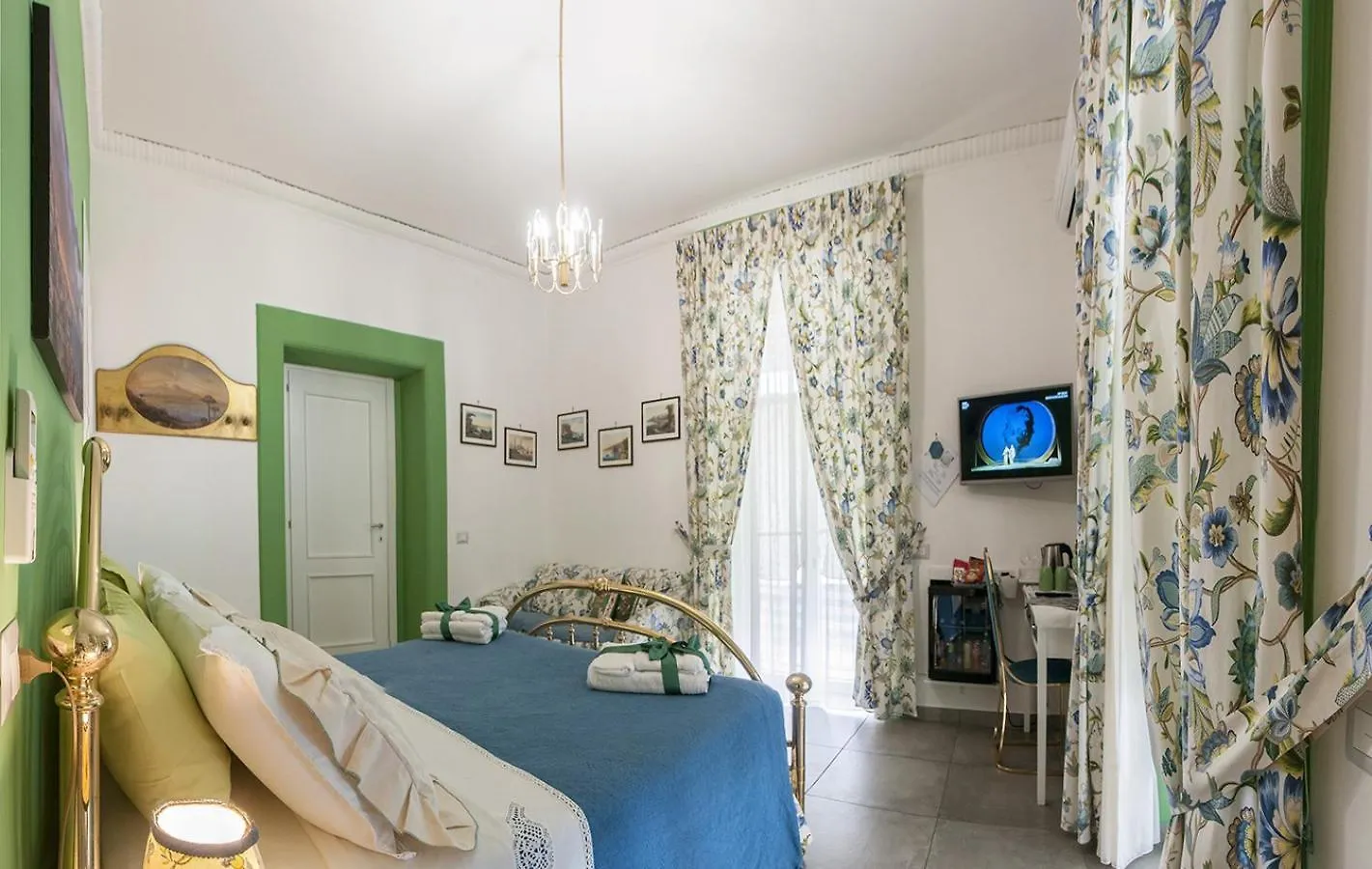 Bed & Breakfast La Terrazza Ai Miracoli Bed and Breakfast Napoli