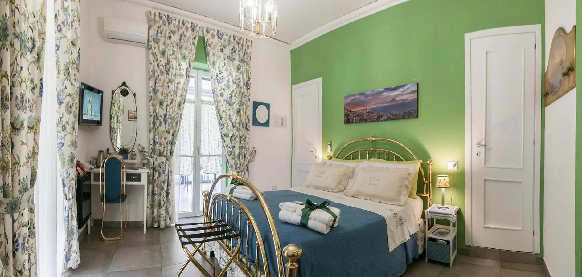 La Terrazza Ai Miracoli Bed & Breakfast Naples 0*,  Italy