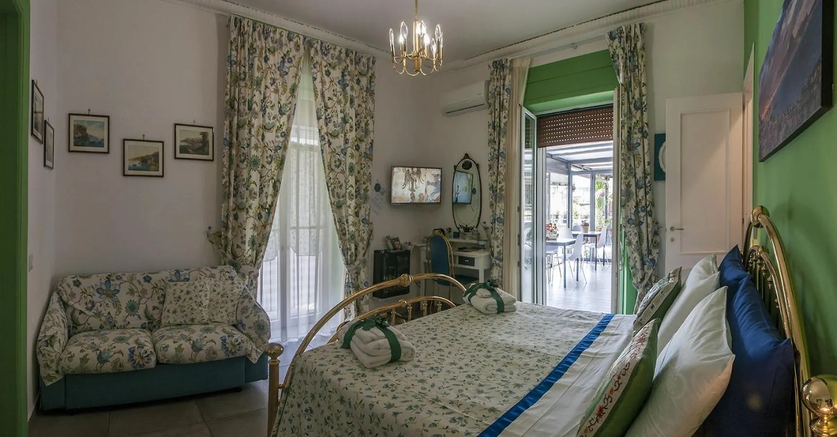 Bed & Breakfast La Terrazza Ai Miracoli Bed and Breakfast Napoli